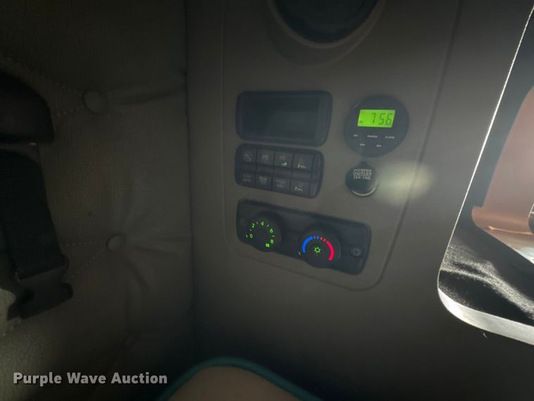 image for item YA2578 2018 Freightliner Cascadia semi truck