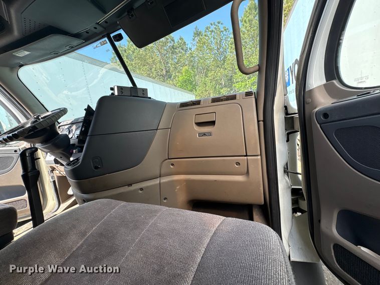 image for item YA2578 2018 Freightliner Cascadia semi truck