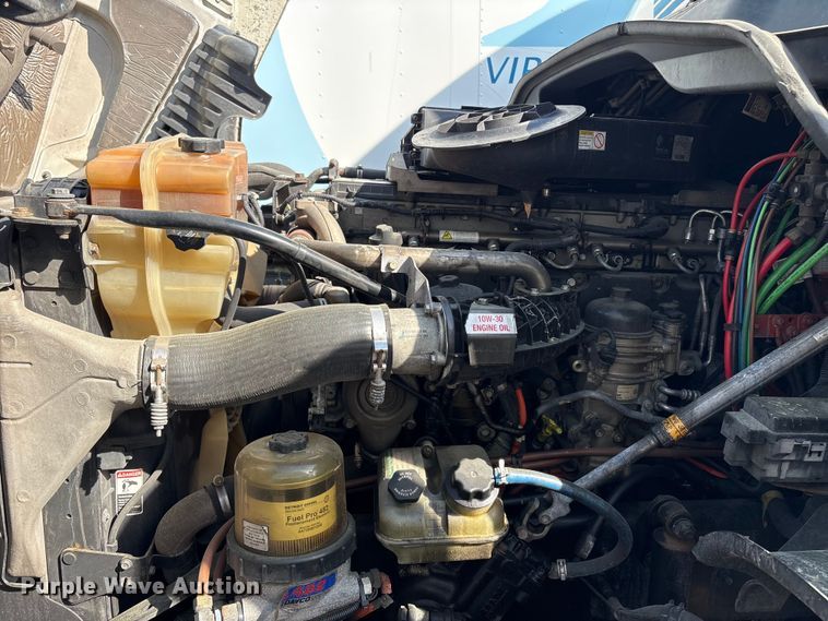 image for item YA2578 2018 Freightliner Cascadia semi truck