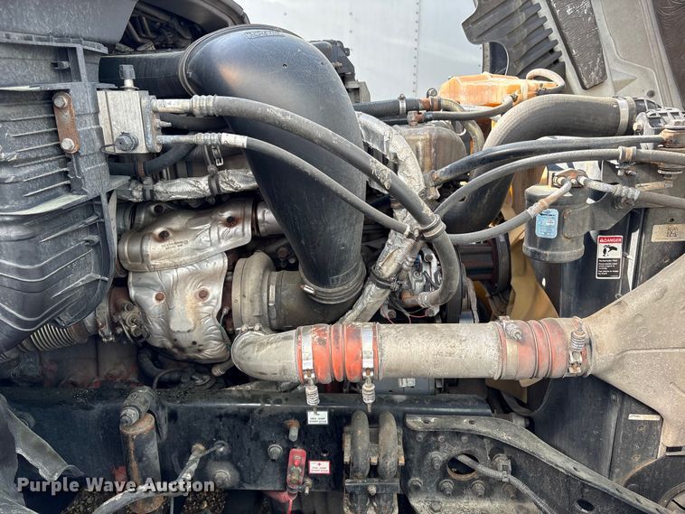 image for item YA2578 2018 Freightliner Cascadia semi truck