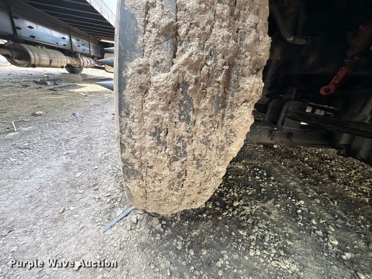 image for item YA2578 2018 Freightliner Cascadia semi truck