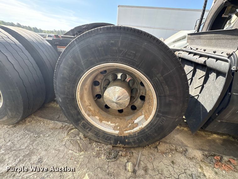 image for item YA2578 2018 Freightliner Cascadia semi truck