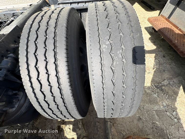 image for item YA2578 2018 Freightliner Cascadia semi truck