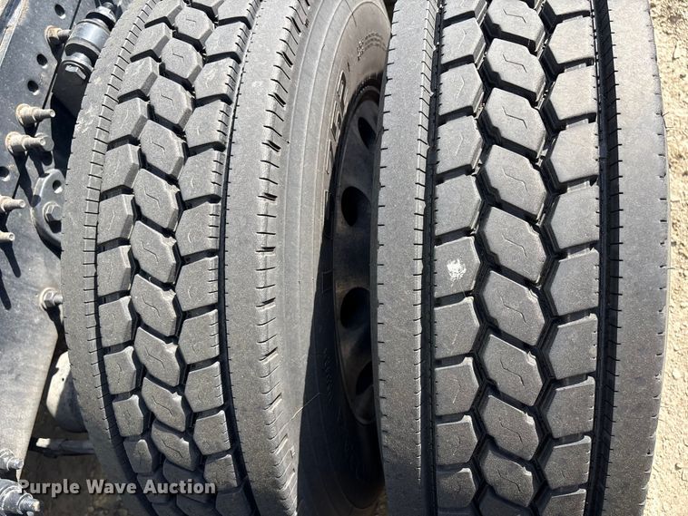 image for item YA2578 2018 Freightliner Cascadia semi truck