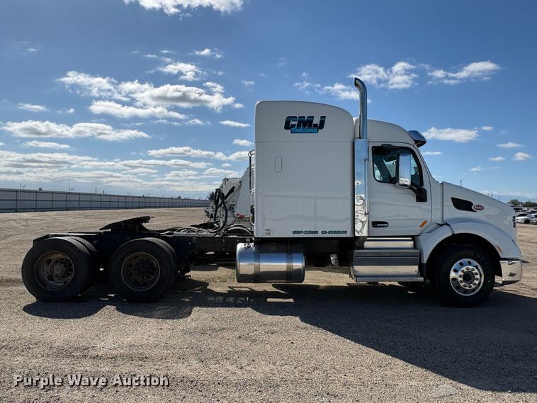 image for item YA2581 2020 Peterbilt 579 semi truck