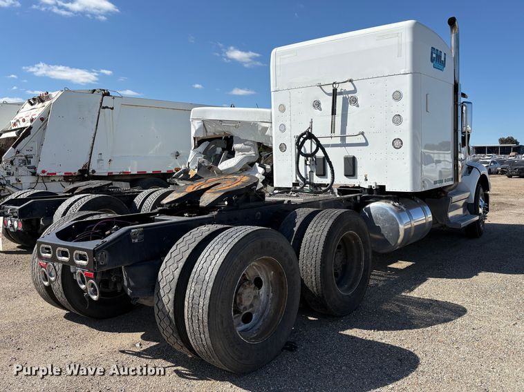 image for item YA2581 2020 Peterbilt 579 semi truck