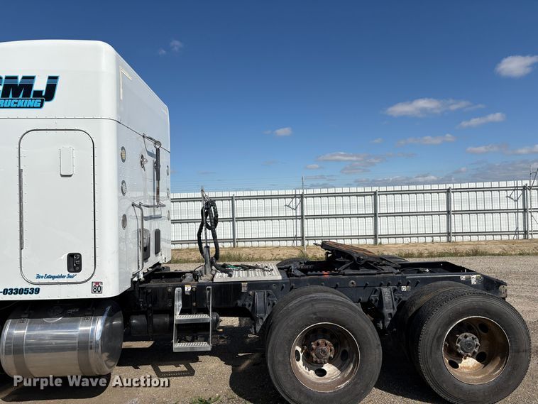 image for item YA2581 2020 Peterbilt 579 semi truck