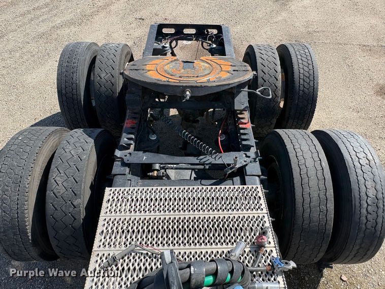 image for item YA2581 2020 Peterbilt 579 semi truck