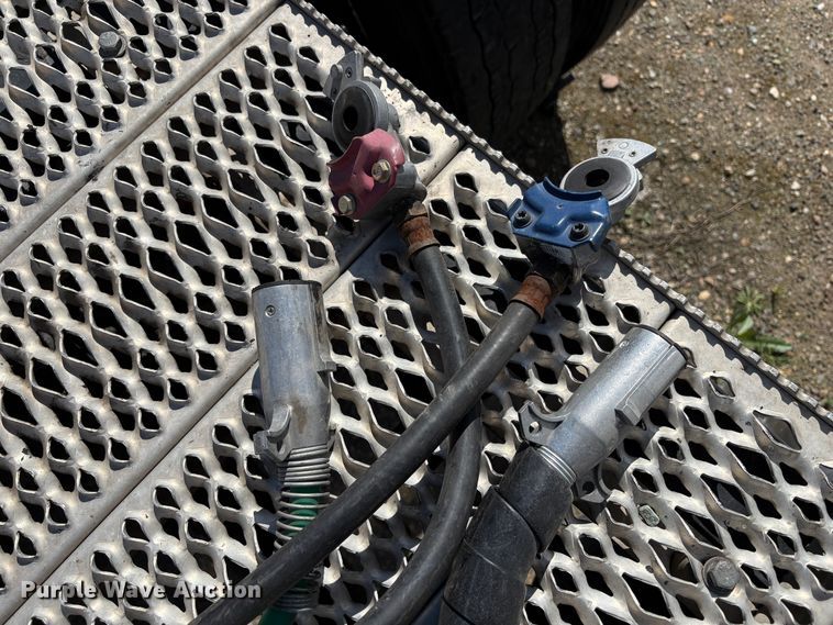 image for item YA2581 2020 Peterbilt 579 semi truck