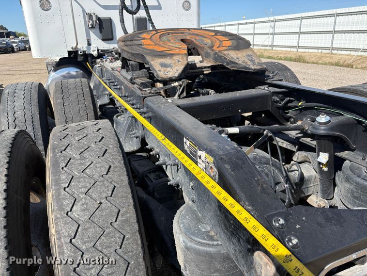 image for item YA2581 2020 Peterbilt 579 semi truck