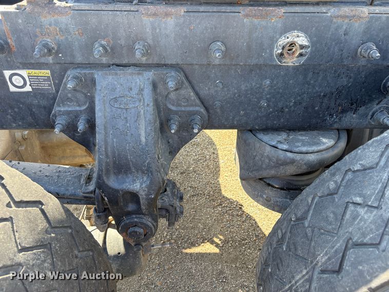 image for item YA2581 2020 Peterbilt 579 semi truck