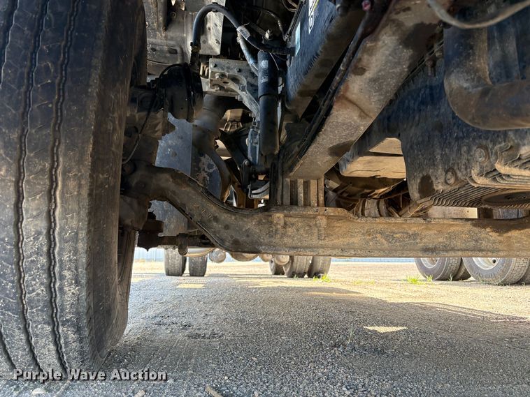 image for item YA2581 2020 Peterbilt 579 semi truck