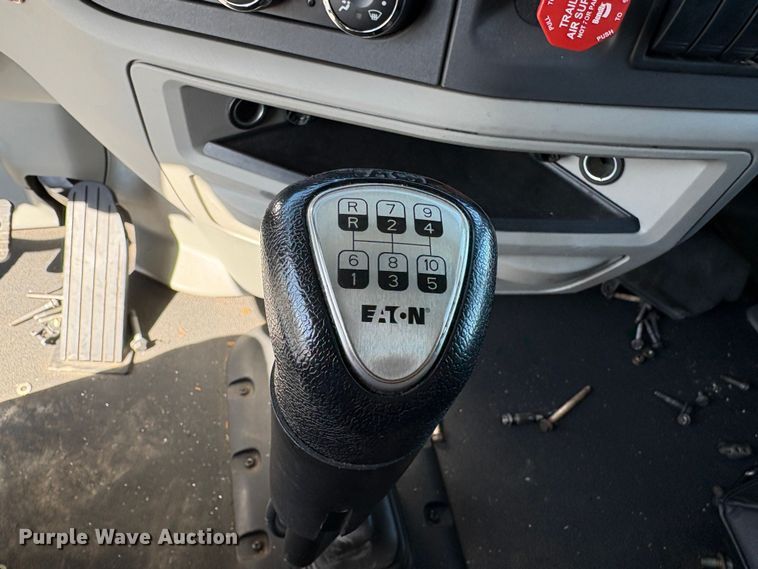 image for item YA2581 2020 Peterbilt 579 semi truck