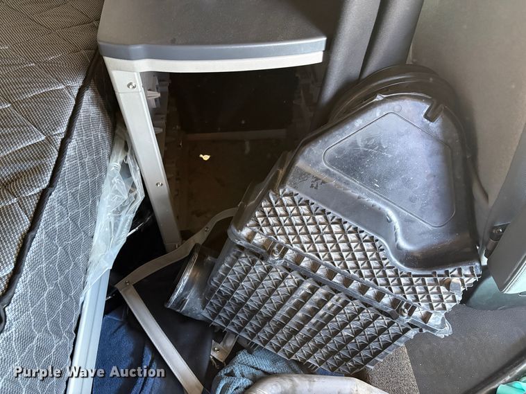 image for item YA2581 2020 Peterbilt 579 semi truck