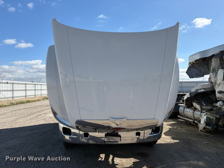 image for item YA2581 2020 Peterbilt 579 semi truck