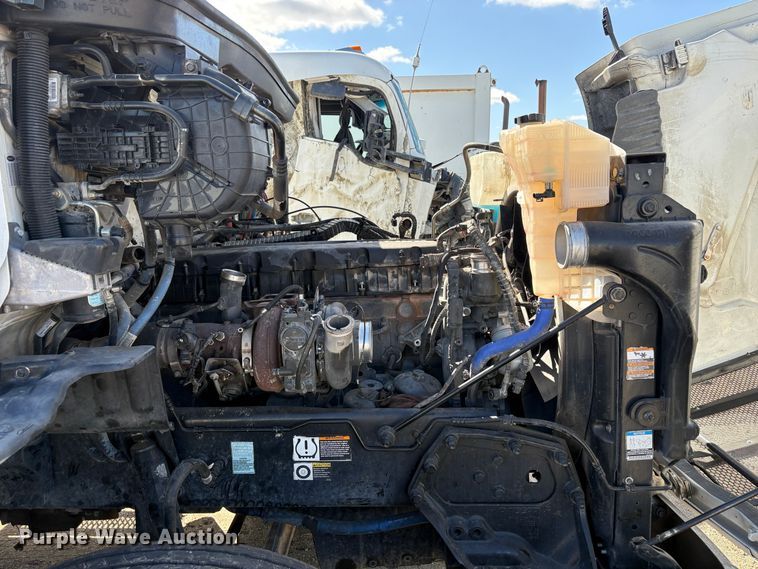 image for item YA2581 2020 Peterbilt 579 semi truck