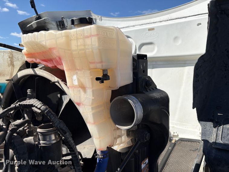 image for item YA2581 2020 Peterbilt 579 semi truck