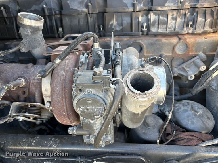 image for item YA2581 2020 Peterbilt 579 semi truck