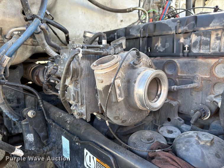 image for item YA2581 2020 Peterbilt 579 semi truck