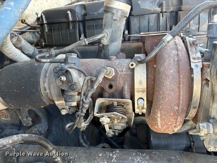 image for item YA2581 2020 Peterbilt 579 semi truck