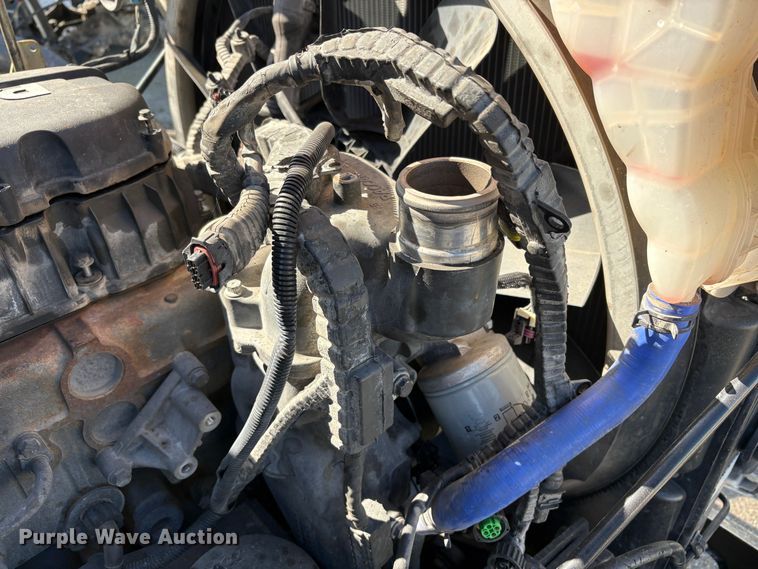 image for item YA2581 2020 Peterbilt 579 semi truck