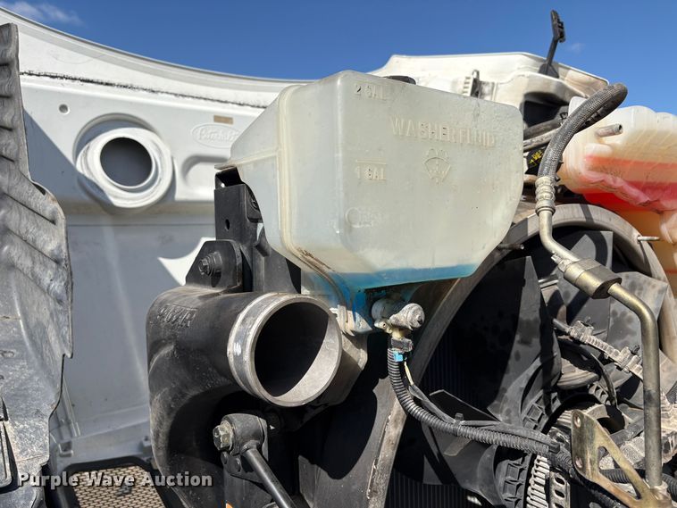 image for item YA2581 2020 Peterbilt 579 semi truck