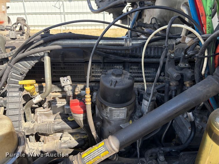 image for item YA2581 2020 Peterbilt 579 semi truck