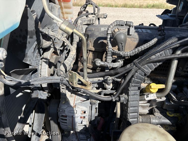 image for item YA2581 2020 Peterbilt 579 semi truck