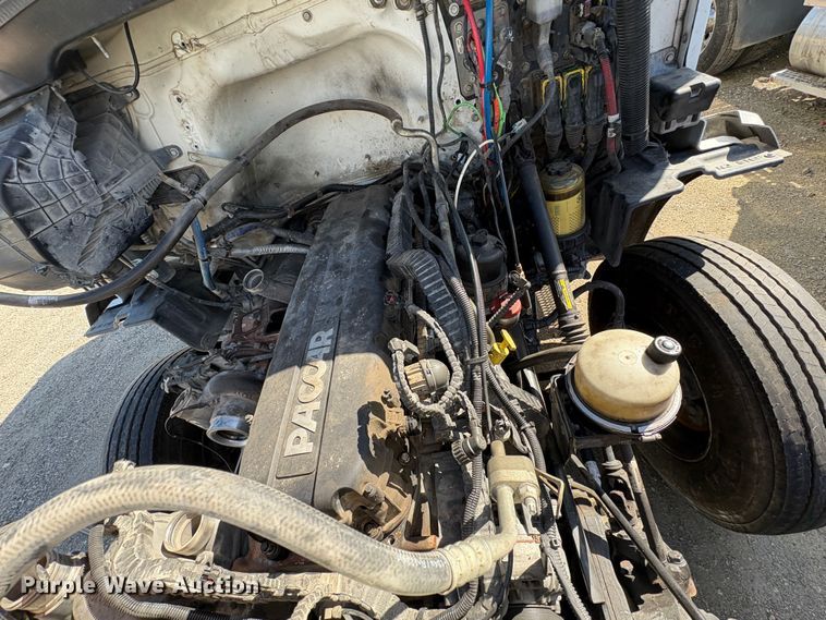 image for item YA2581 2020 Peterbilt 579 semi truck