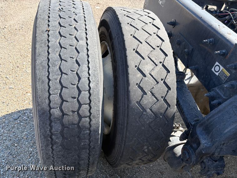 image for item YA2581 2020 Peterbilt 579 semi truck