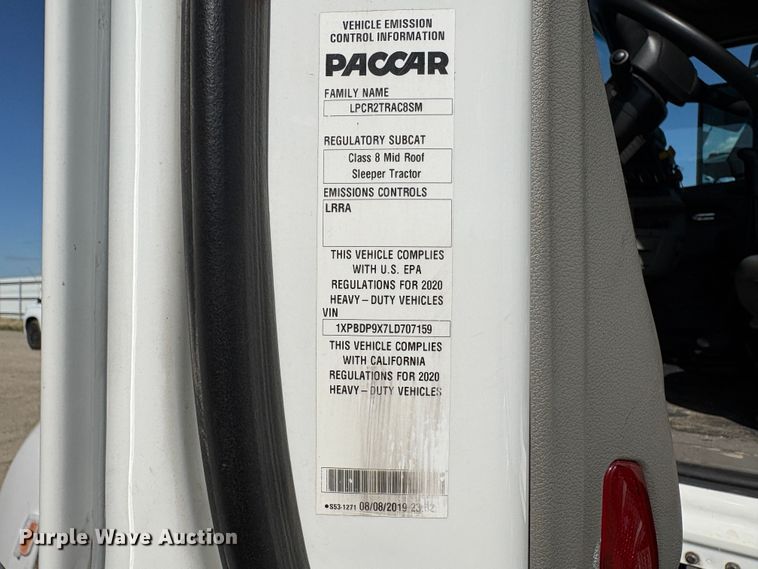 image for item YA2581 2020 Peterbilt 579 semi truck