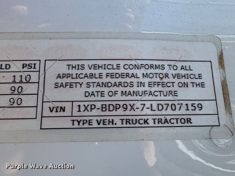 image for item YA2581 2020 Peterbilt 579 semi truck