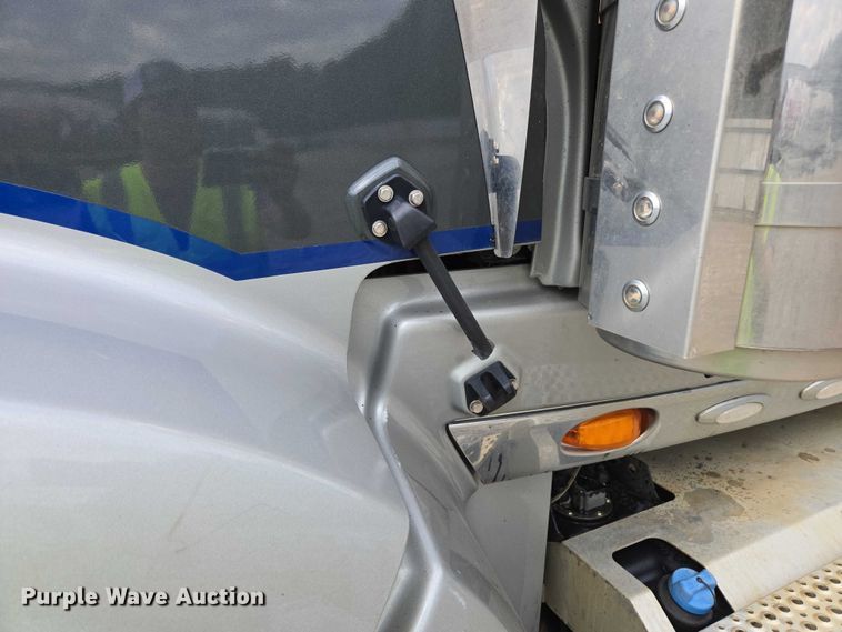 image for item YA2583 2024 International HX520 semi truck