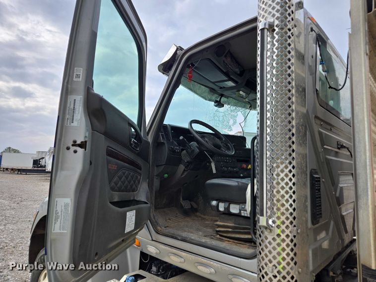 image for item YA2583 2024 International HX520 semi truck