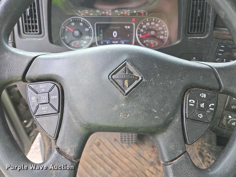 image for item YA2583 2024 International HX520 semi truck