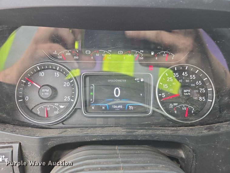 image for item YA2583 2024 International HX520 semi truck