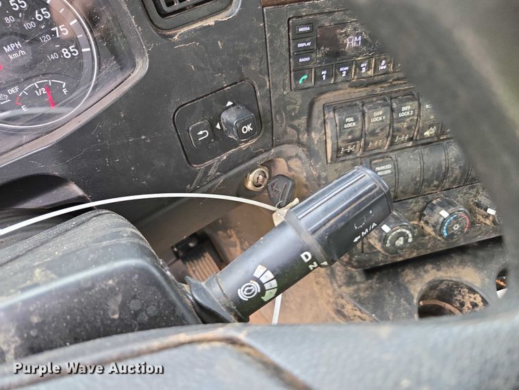 image for item YA2583 2024 International HX520 semi truck