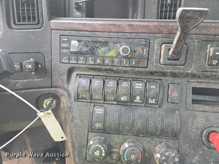 image for item YA2583 2024 International HX520 semi truck