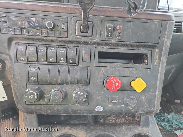 image for item YA2583 2024 International HX520 semi truck