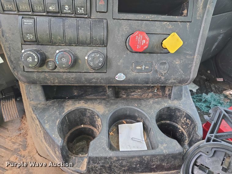 image for item YA2583 2024 International HX520 semi truck