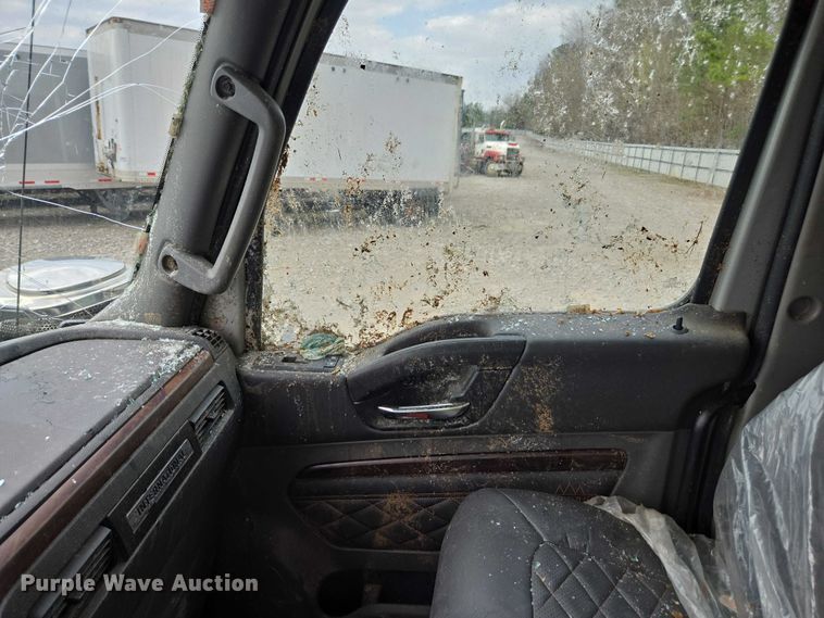 image for item YA2583 2024 International HX520 semi truck