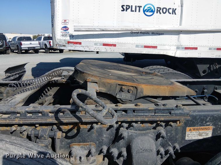 image for item YA2590 2017 Freightliner Cascadia 125 semi truck