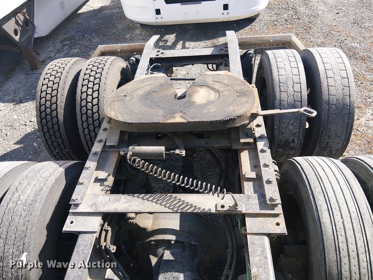 image for item YA2590 2017 Freightliner Cascadia 125 semi truck