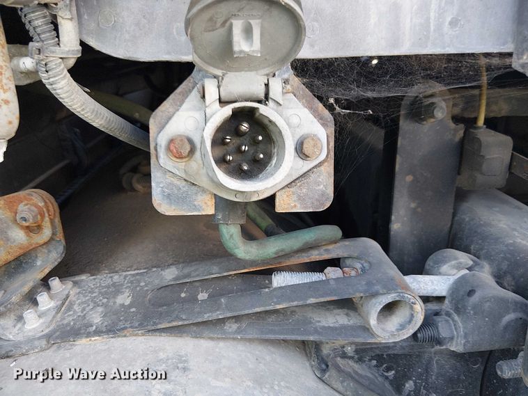 image for item YA2590 2017 Freightliner Cascadia 125 semi truck