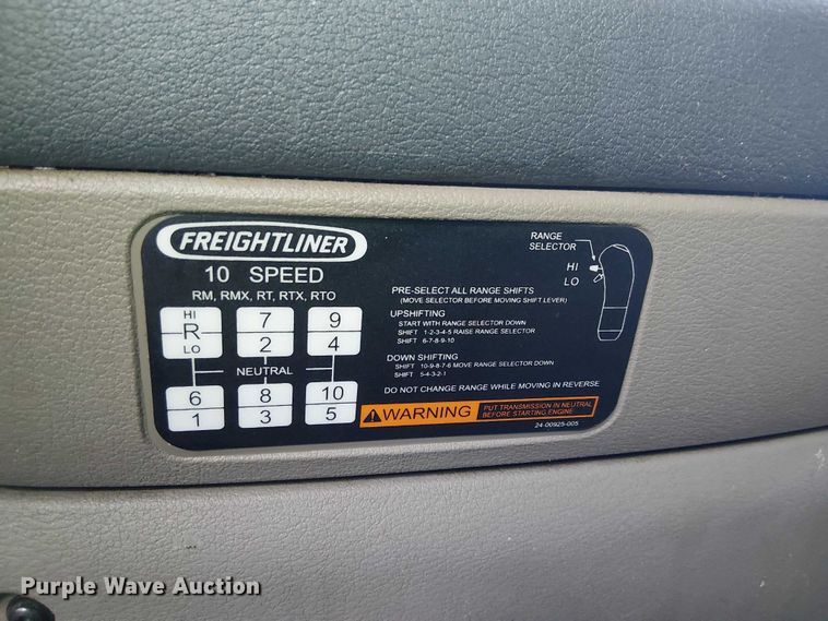 image for item YA2590 2017 Freightliner Cascadia 125 semi truck