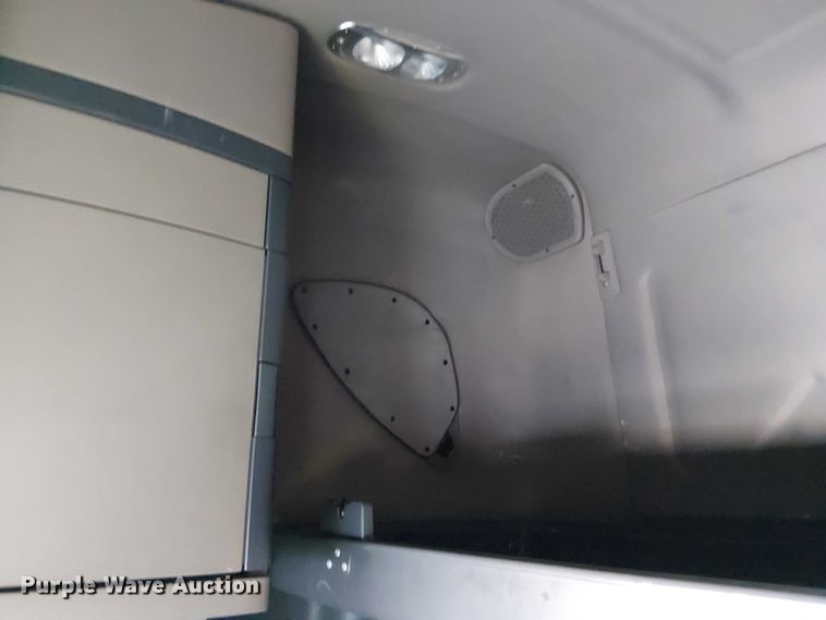 image for item YA2590 2017 Freightliner Cascadia 125 semi truck