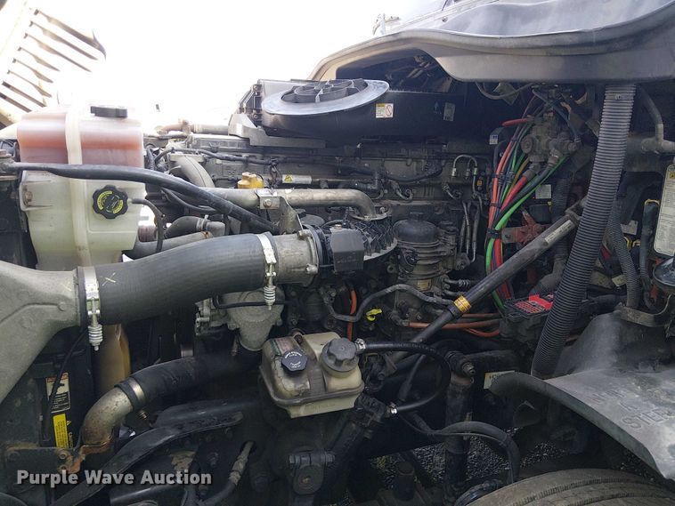 image for item YA2590 2017 Freightliner Cascadia 125 semi truck