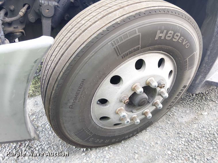 image for item YA2590 2017 Freightliner Cascadia 125 semi truck