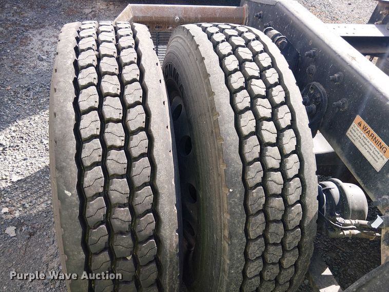 image for item YA2590 2017 Freightliner Cascadia 125 semi truck