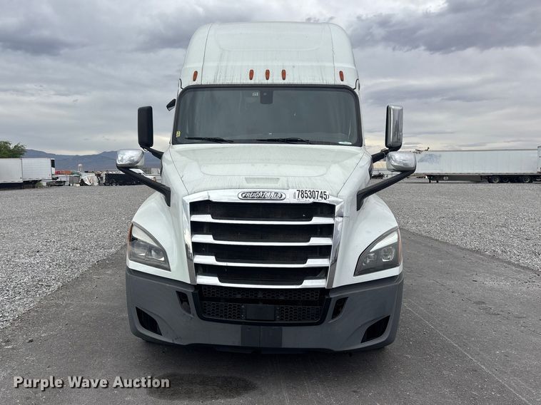image for item YA2606 2019 Freightliner Cascadia semi truck